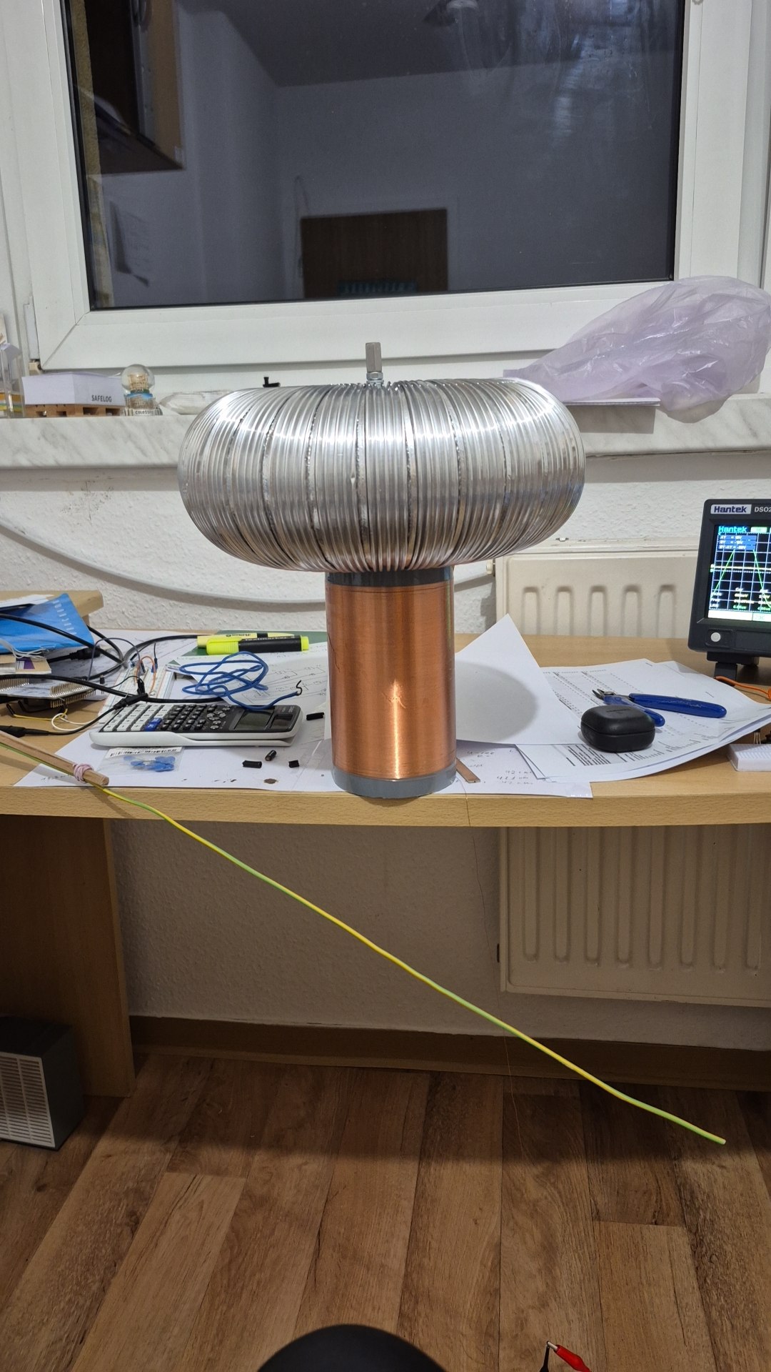 Tesla coil resonator